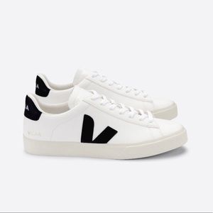 Veja Campo chrome free leather white with black size 7 NIB